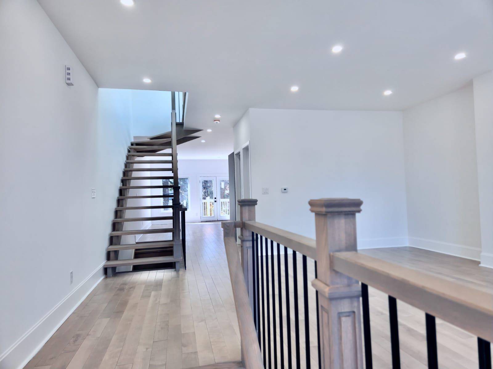 21B Roseland DR, Toronto W06, ON M8W 1Y3