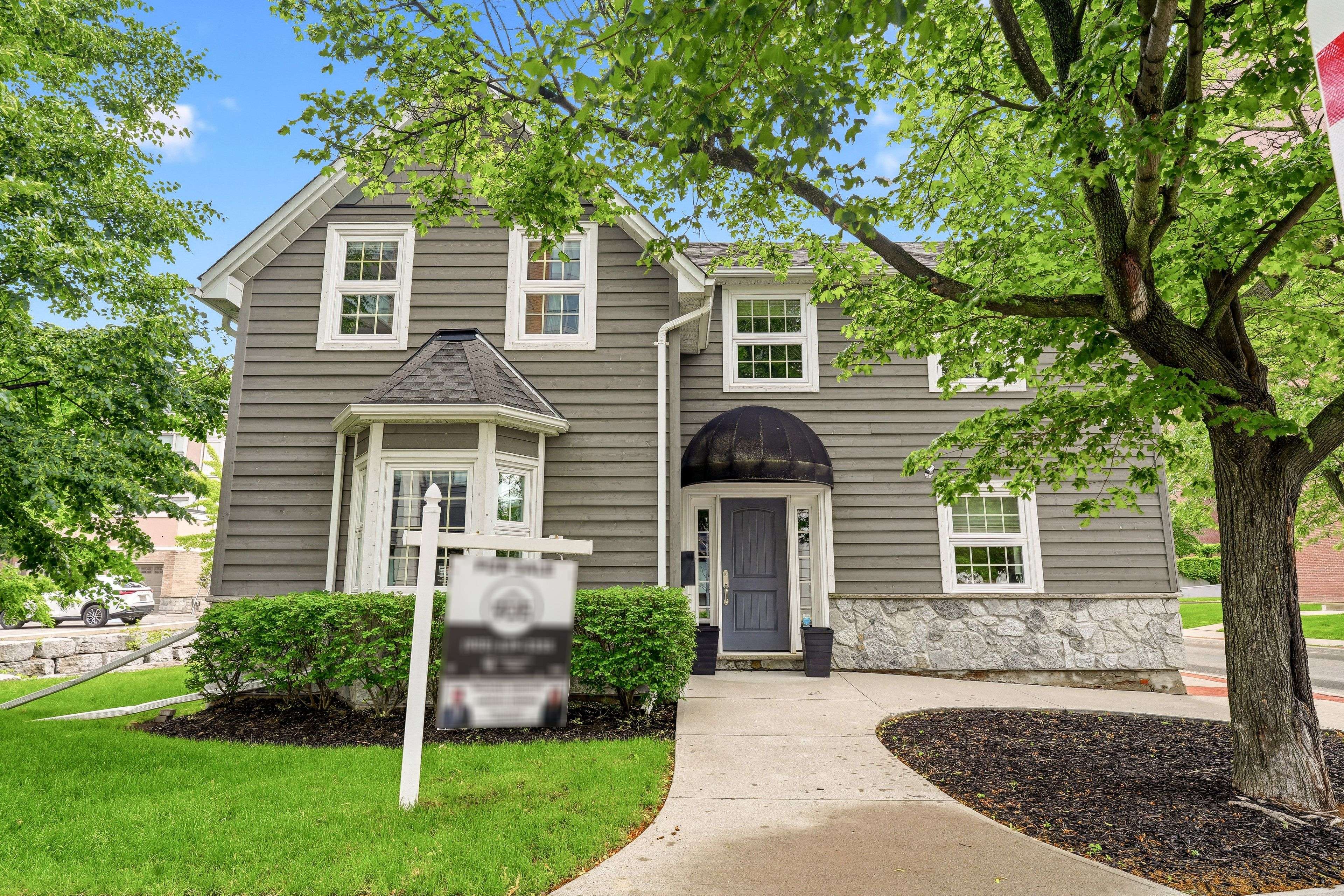 497 Elizabeth ST, Burlington, ON L7R 2M4