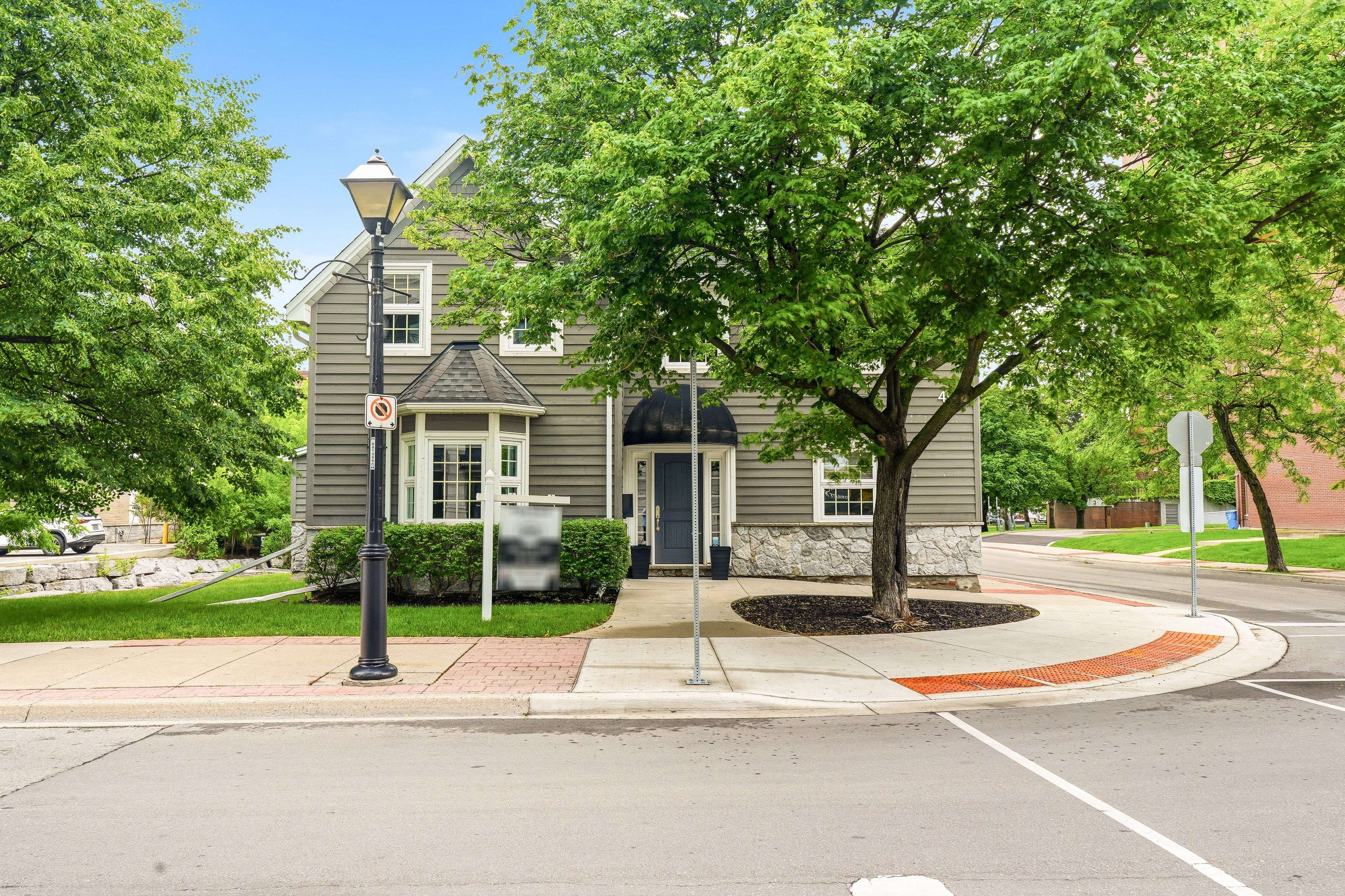 497 Elizabeth ST, Burlington, ON L7R 2M4