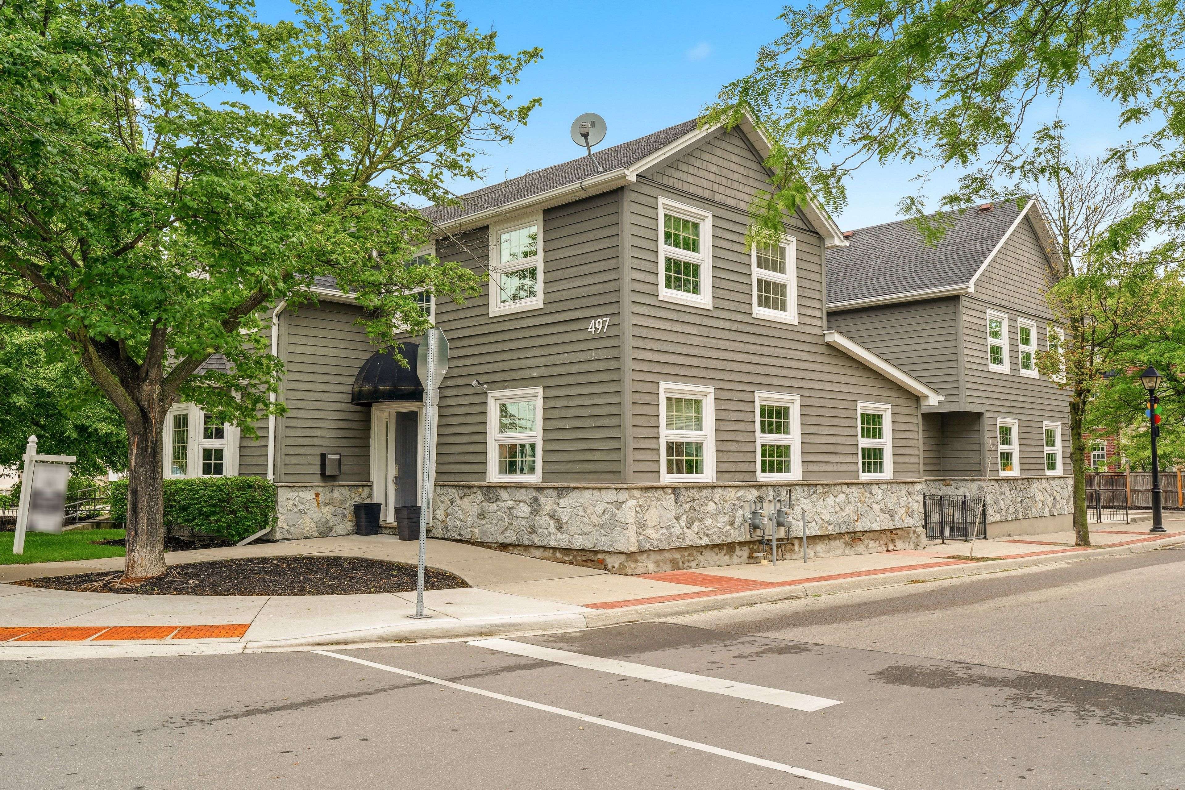 497 Elizabeth ST, Burlington, ON L7R 2M4