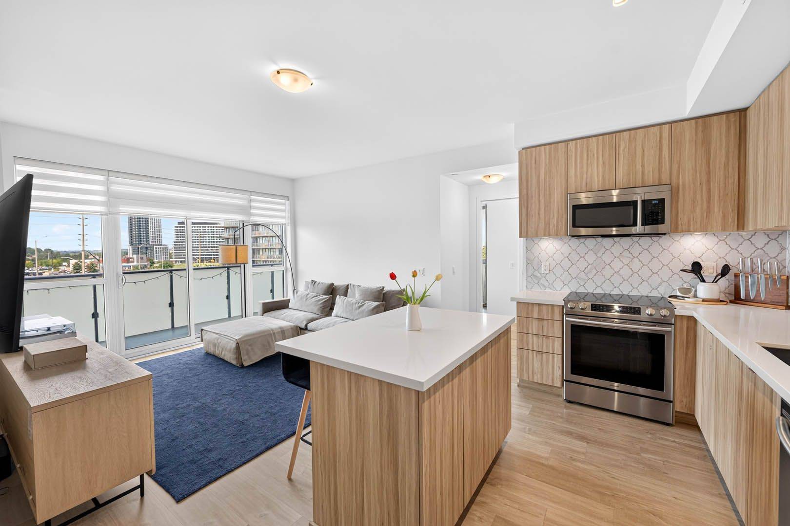 4699 Glen Erin DR #302, Mississauga, ON L5M 2E5