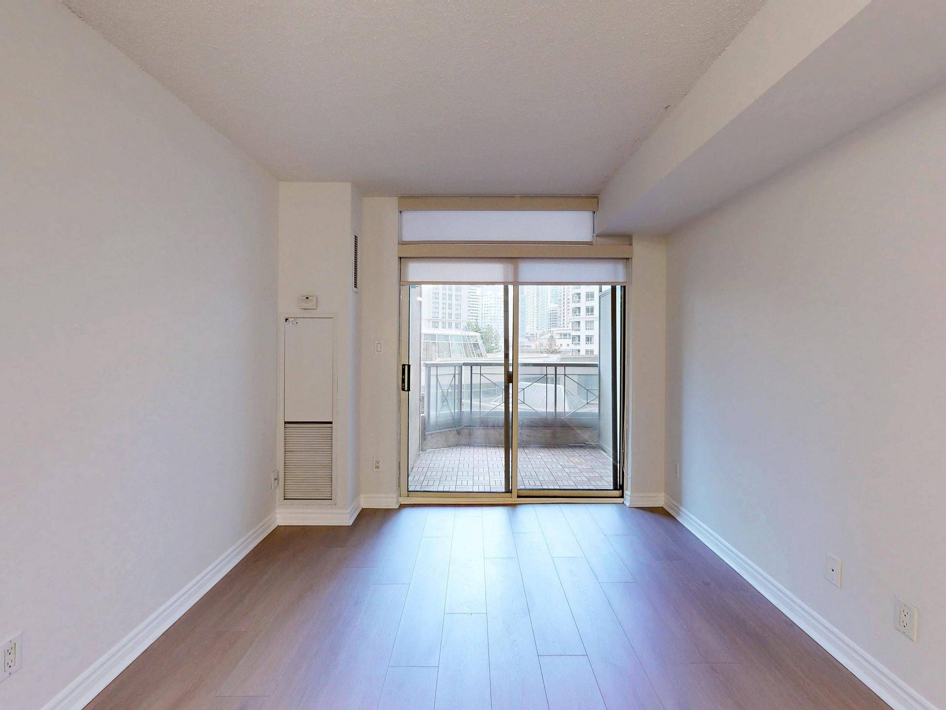 3880 Duke Of York BLVD #504, Mississauga, ON L5B 4M7