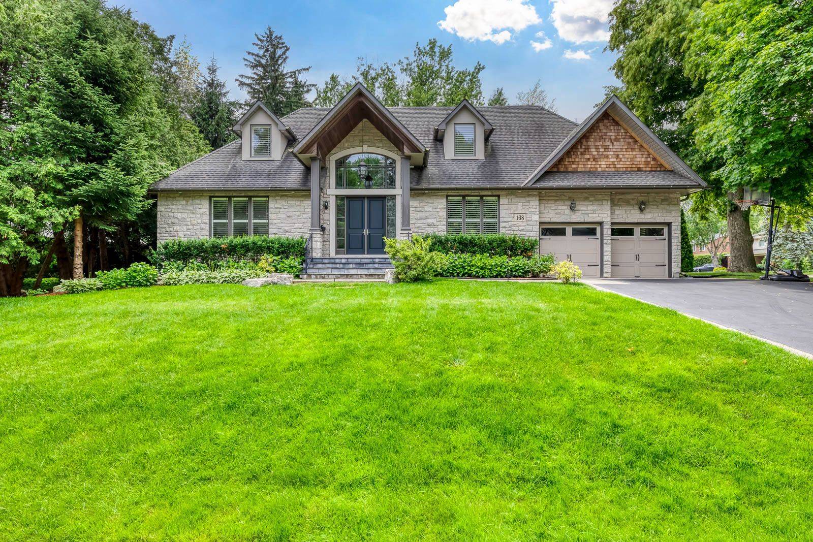 168 Walby DR, Oakville, ON L6L 4E2