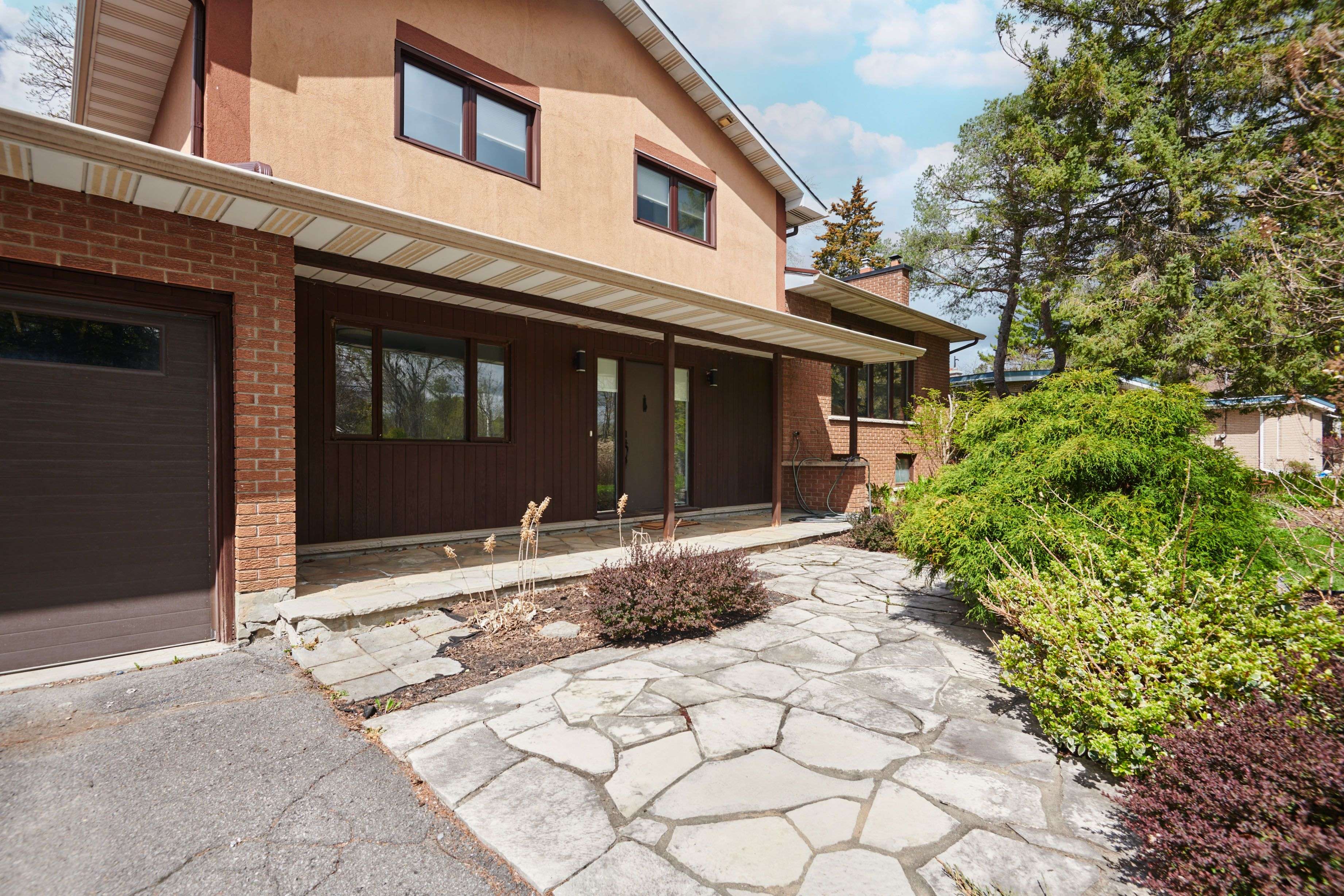 1477 Jarvis DR, Blossom Park - Airport And Area, ON K1V 1H1