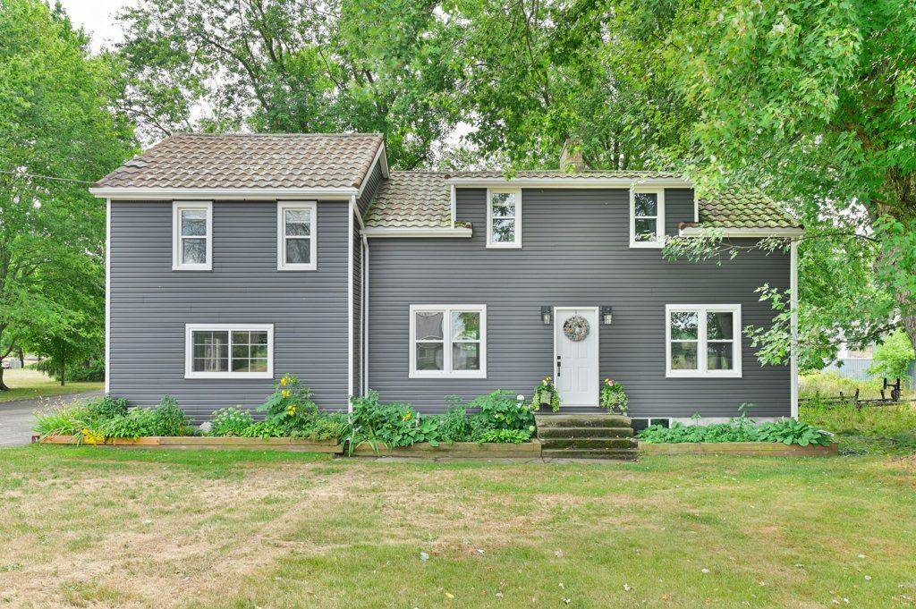 425 Rosebush RD, Quinte West, ON K0K 2C0