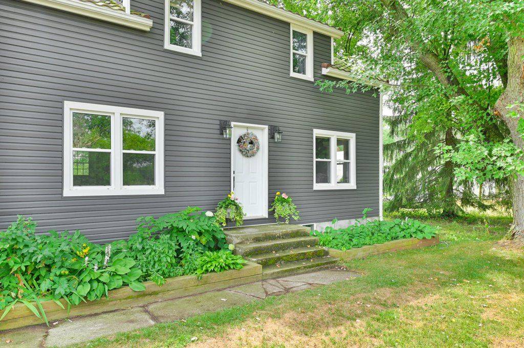 425 Rosebush RD, Quinte West, ON K0K 2C0