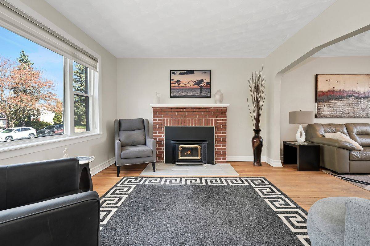 1072 Richard AVE, Billings Bridge - Riverside Park And Area, ON K1H 8C4