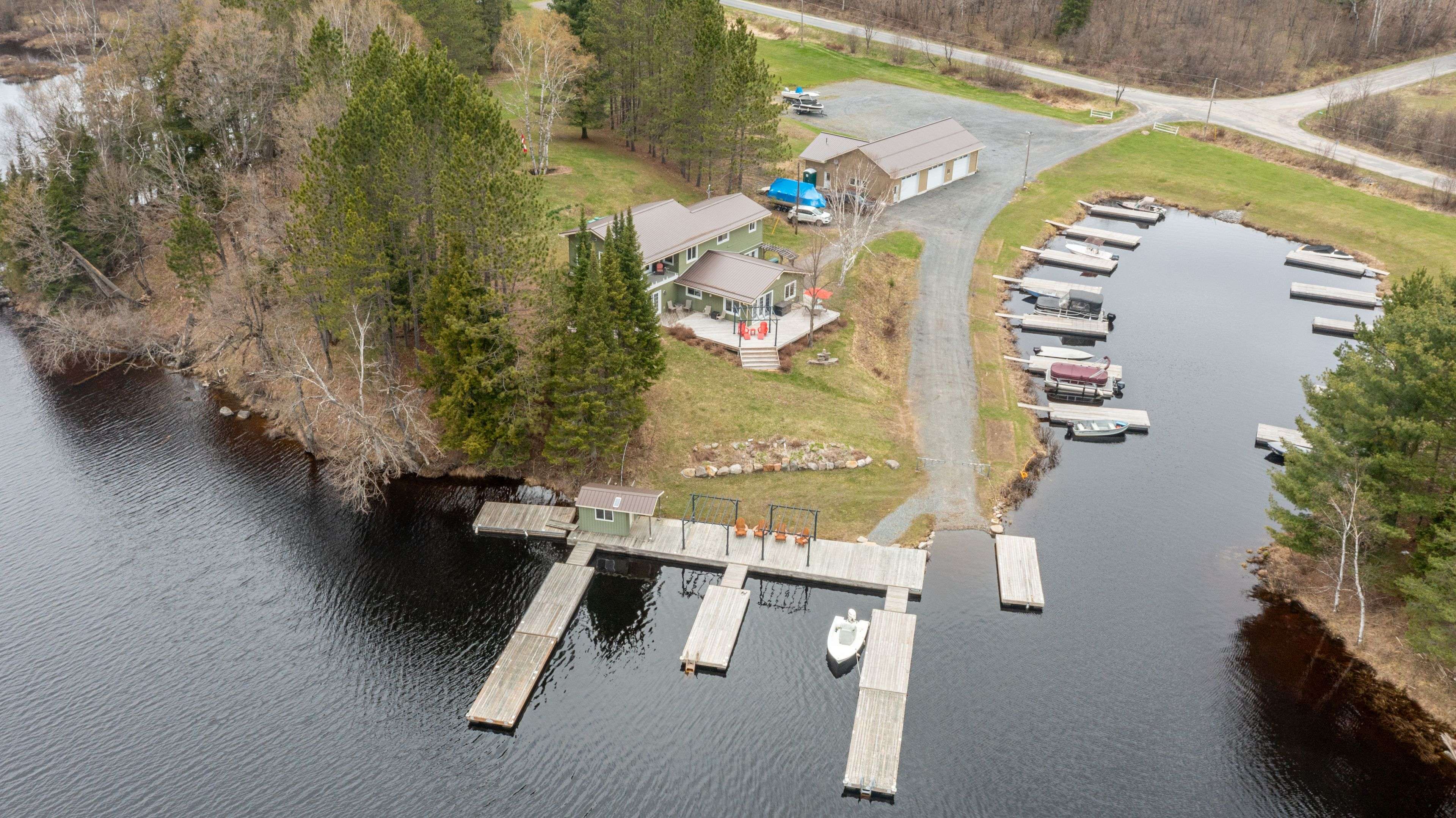 143 South DR, Huntsville, ON P1H 2J2