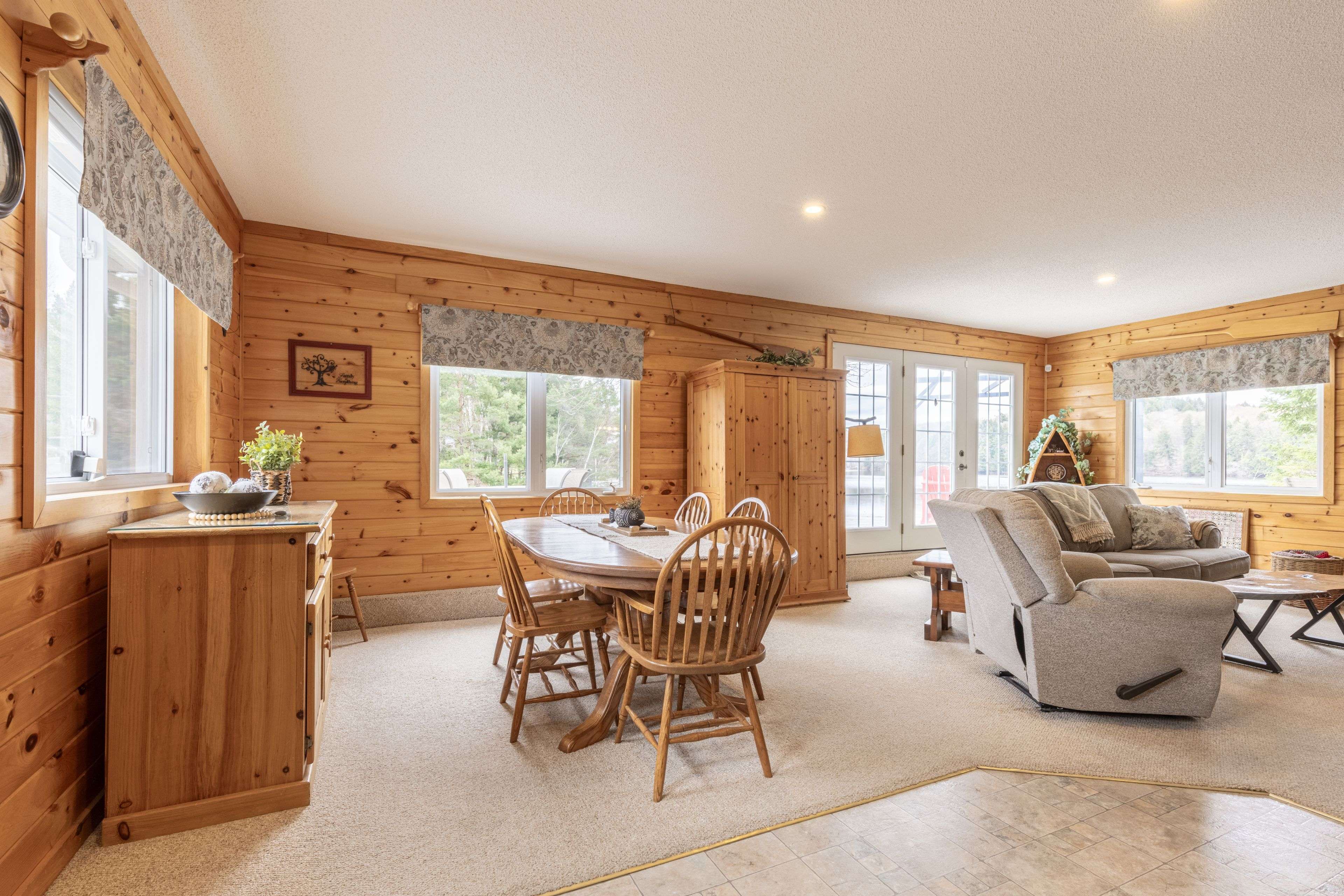 143 South DR, Huntsville, ON P1H 2J2