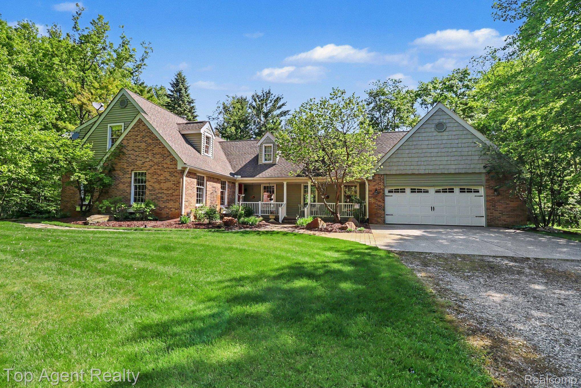 2411 Farmbrook TRL, Addison Township, MI 48370