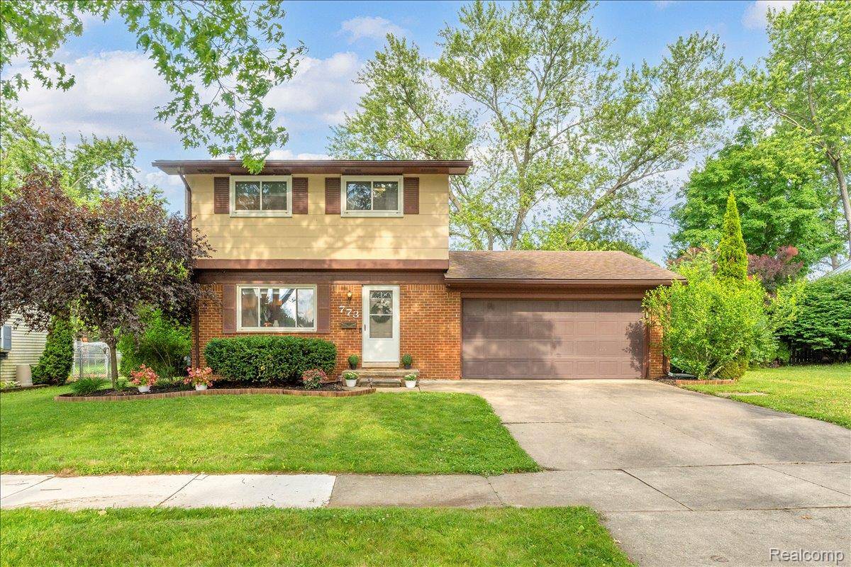 773 Calder CT, Saline, MI 48176