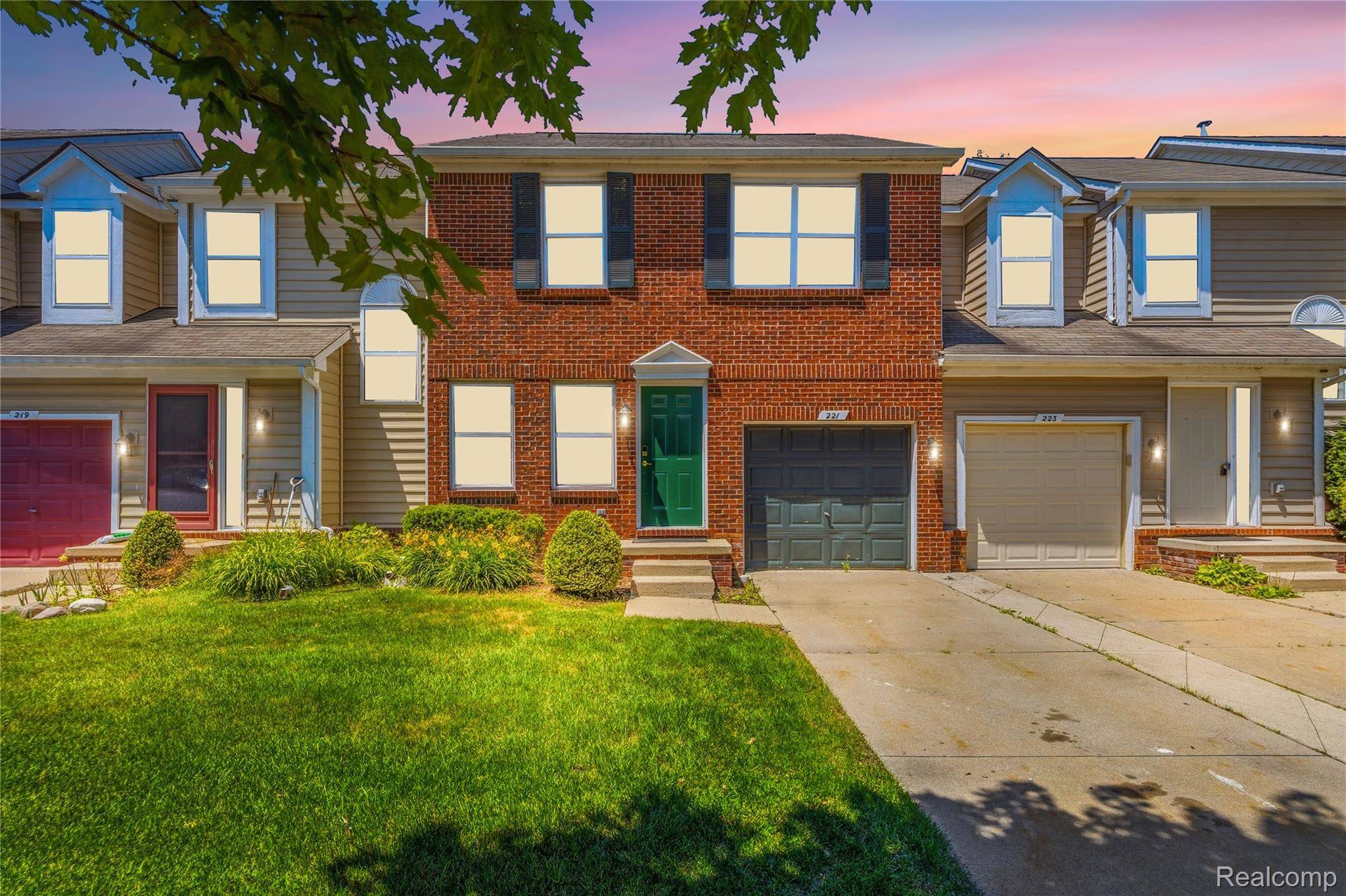 221 Tucker ST, Pontiac, MI 48341