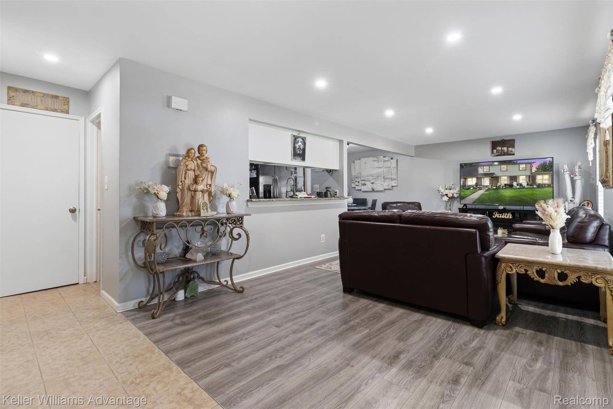 8948 Shawn DR, Sterling Heights, MI 48312