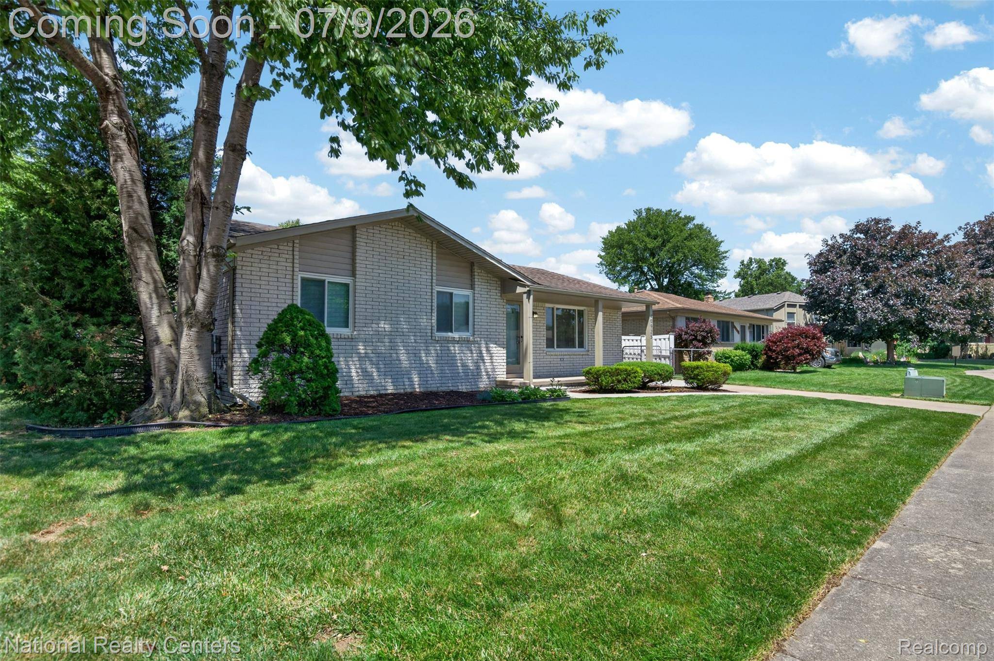 40925 McNamara DR, Clinton Charter Township, MI 48038