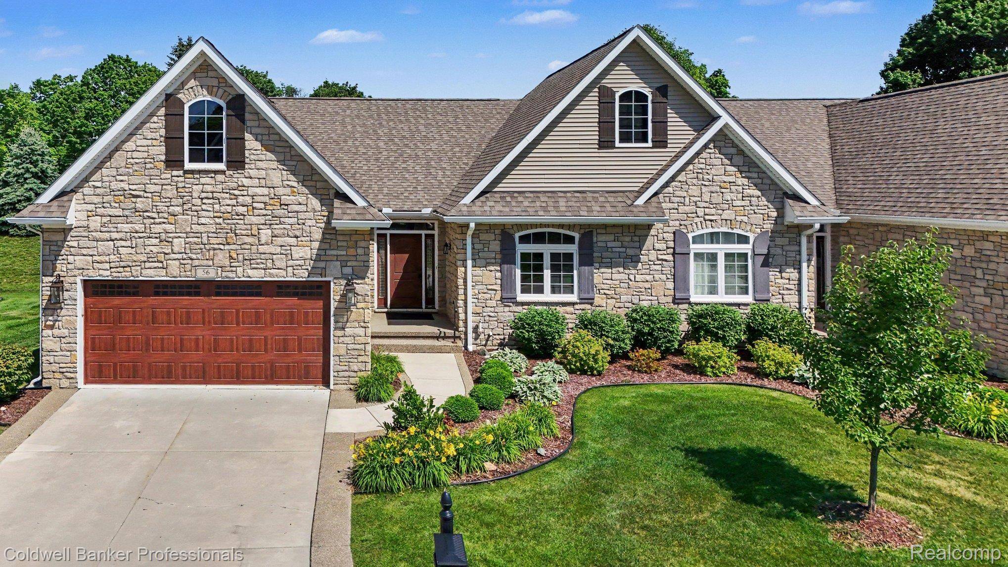56 Fox Hollow DR, Lapeer, MI 48455