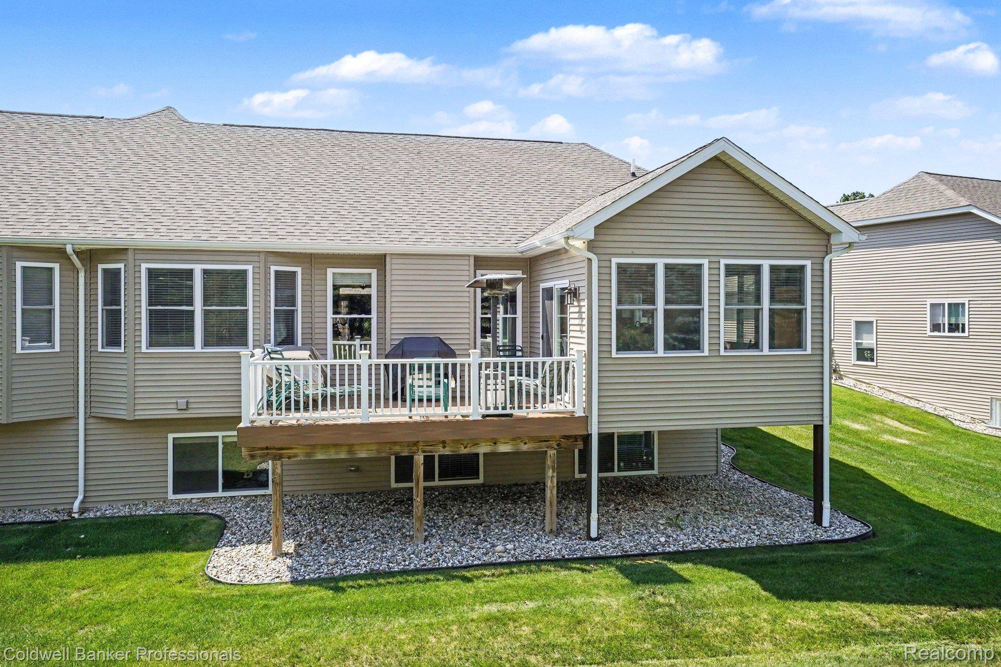 56 Fox Hollow DR, Lapeer, MI 48455