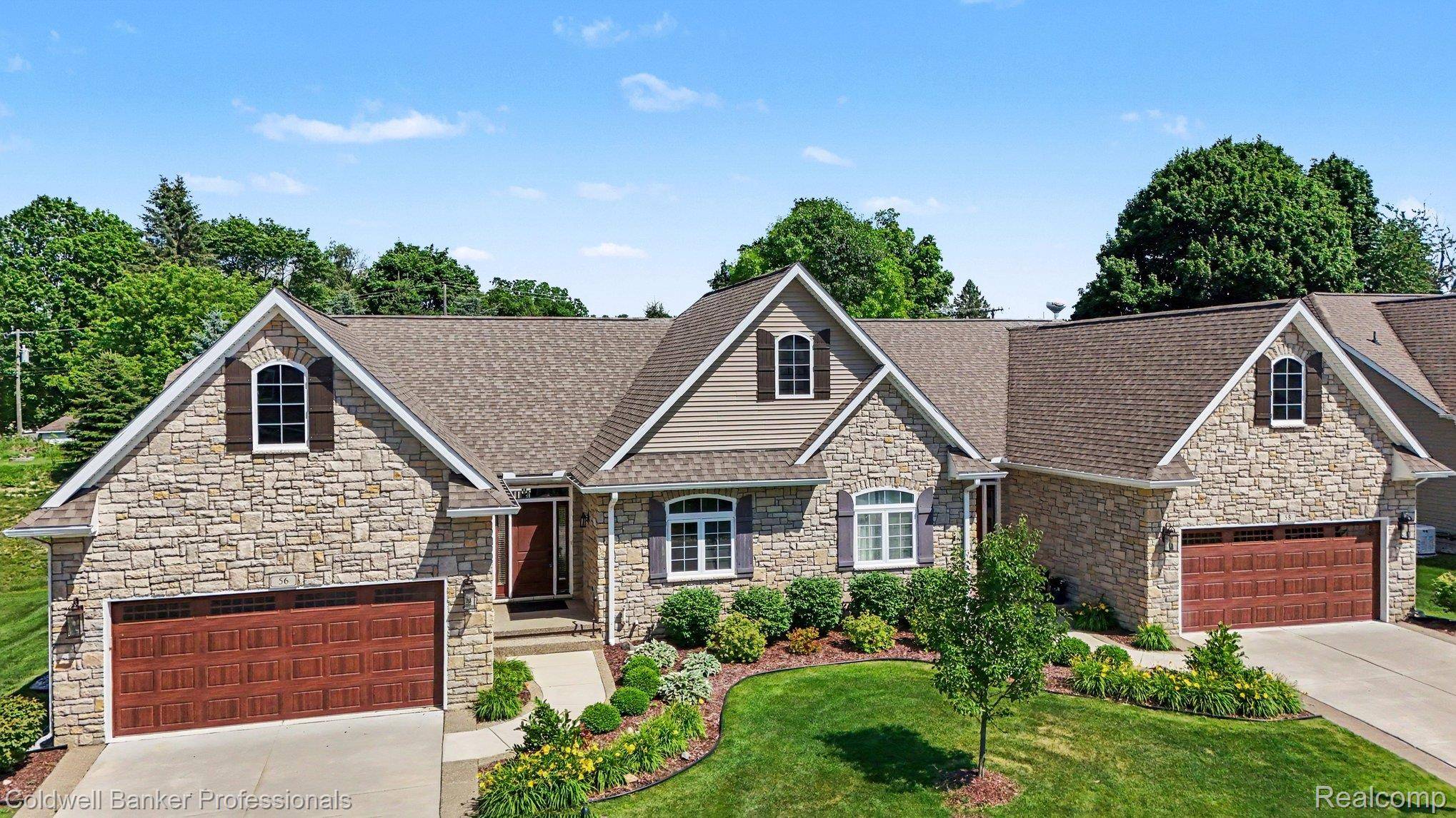 56 Fox Hollow DR, Lapeer, MI 48455
