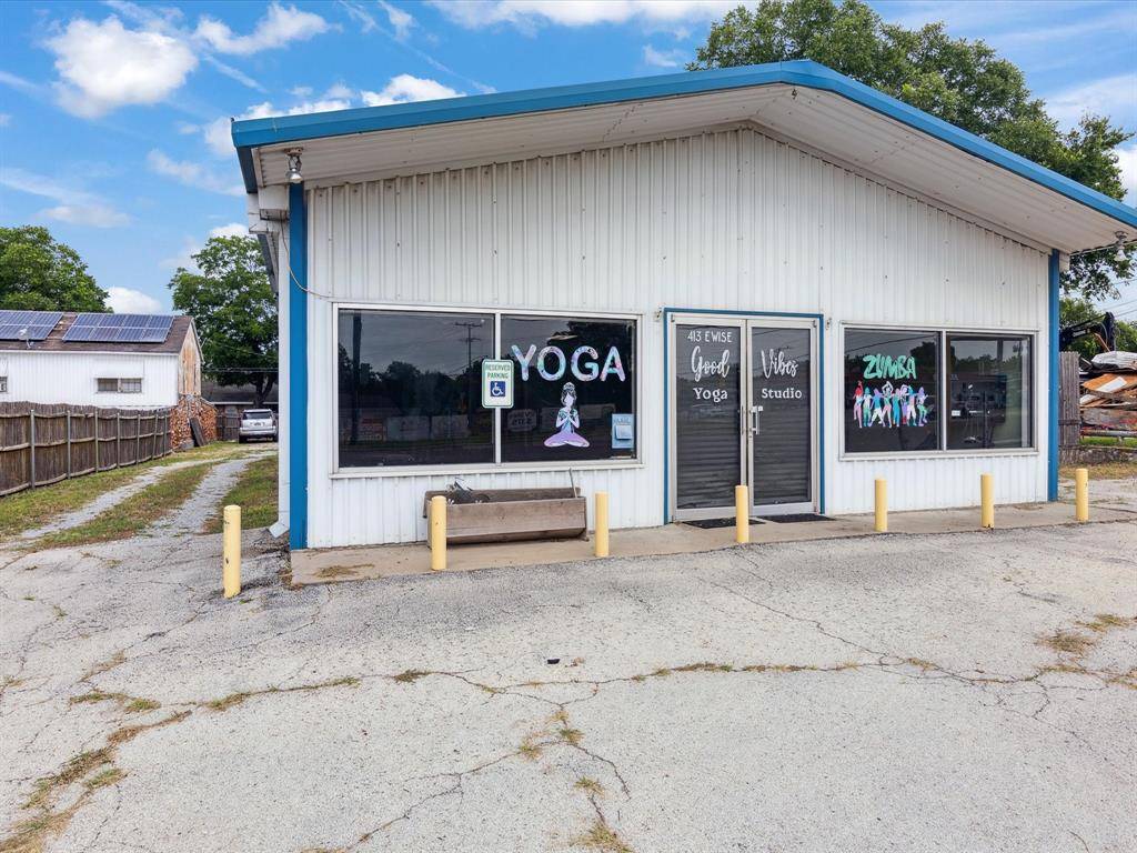 413 E Wise Street, Bowie, TX 76230