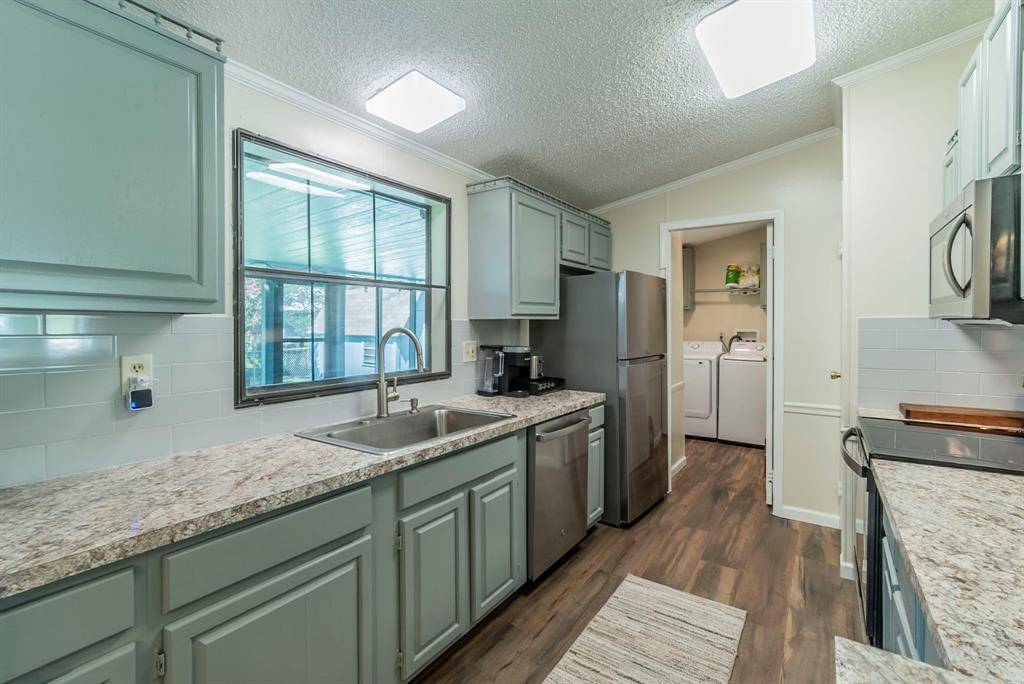 203 Harbor View Court, Granbury, TX 76048