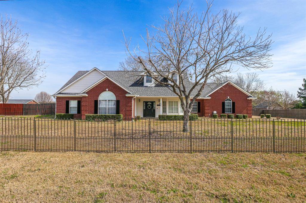 10624 Russell DR Drive, Chandler, TX 75758