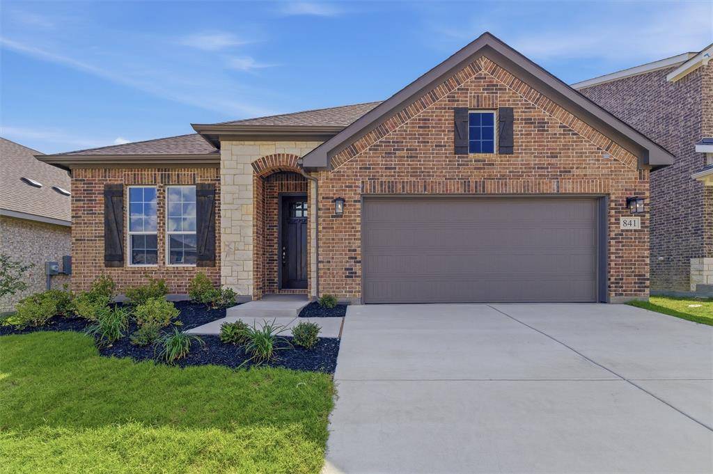 841 Elmstead Drive, Fort Worth, TX 76108