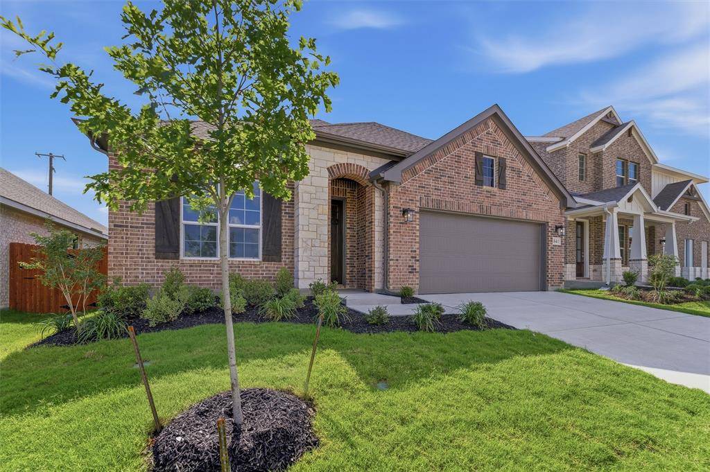841 Elmstead Drive, Fort Worth, TX 76108