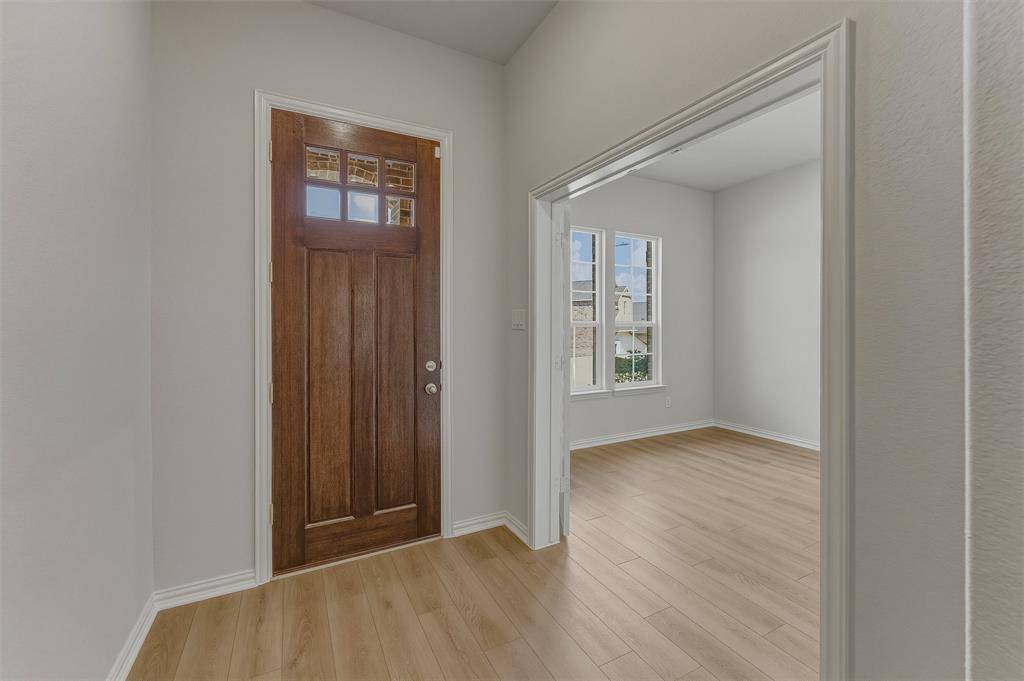 841 Elmstead Drive, Fort Worth, TX 76108