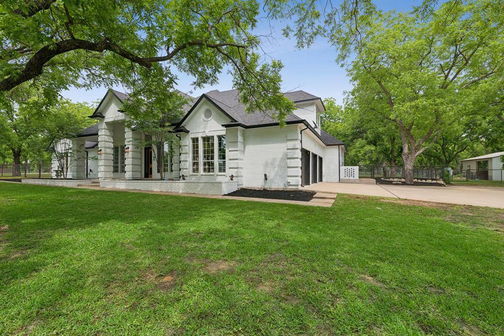 5501 Equestrian Drive, Granbury, TX 76049