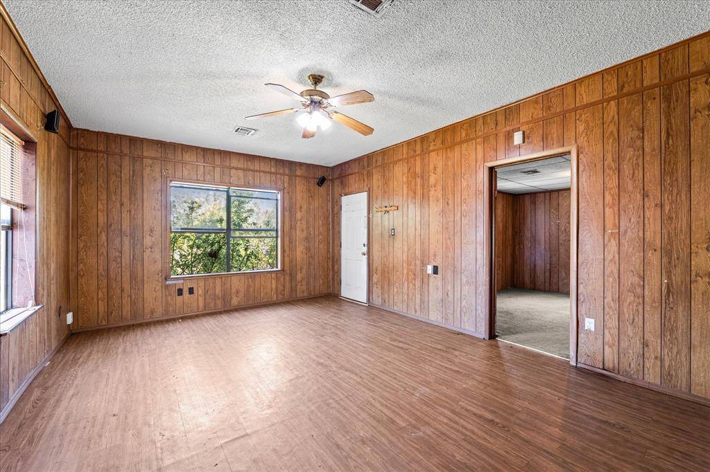 700 N 3rd Street, Mcgregor, TX 76657