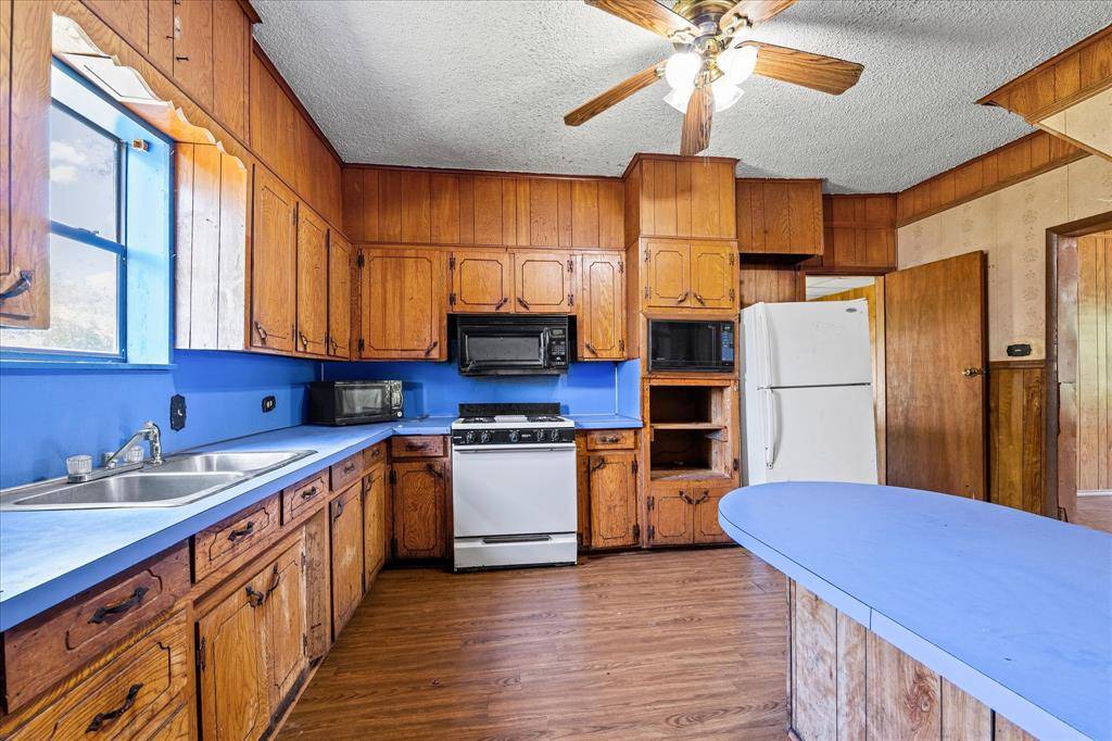 700 N 3rd Street, Mcgregor, TX 76657