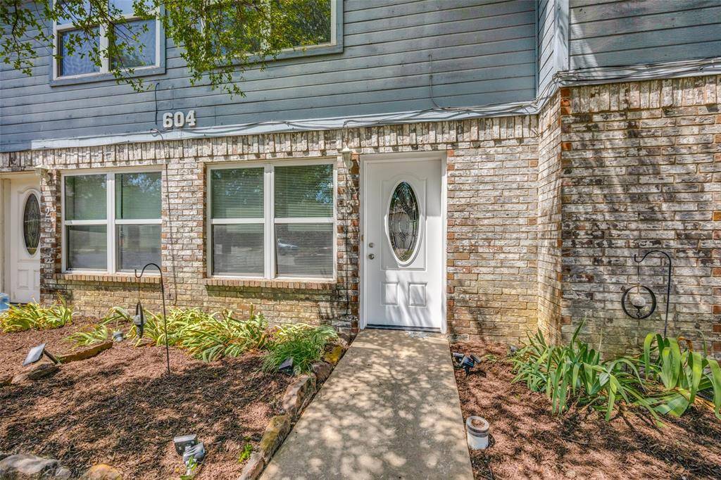 604 Meadow View Court #3, Denton, TX 76207