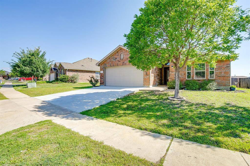 377 Coral Vine Lane, Burleson, TX 76028