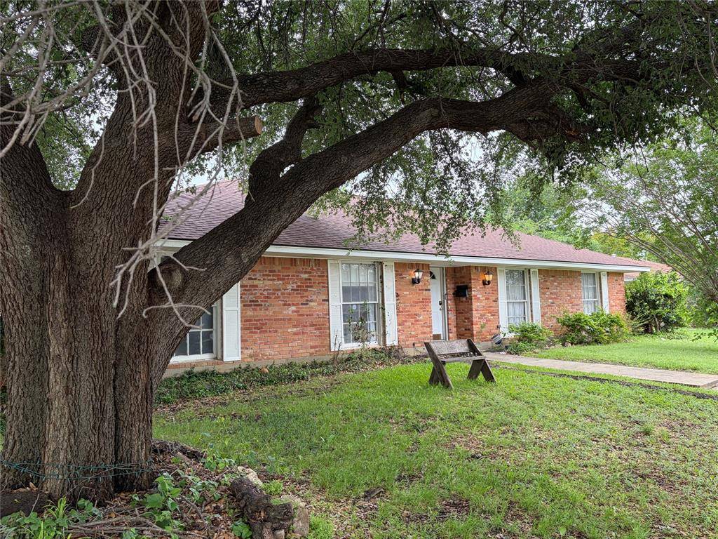 6301 Wheaton Drive, Fort Worth, TX 76133