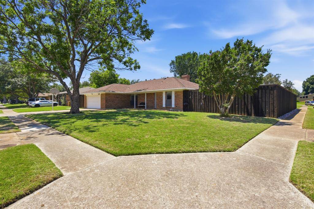 1211 Meadowview Drive, Euless, TX 76039