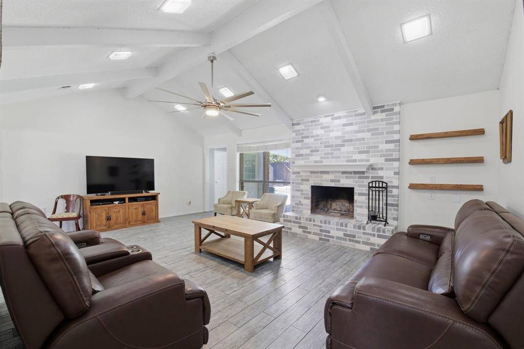 1211 Meadowview Drive, Euless, TX 76039
