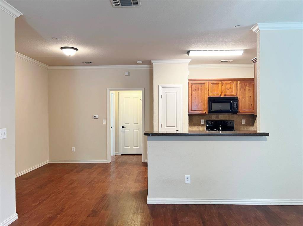 420 W Franklin Street #10, Waxahachie, TX 75165