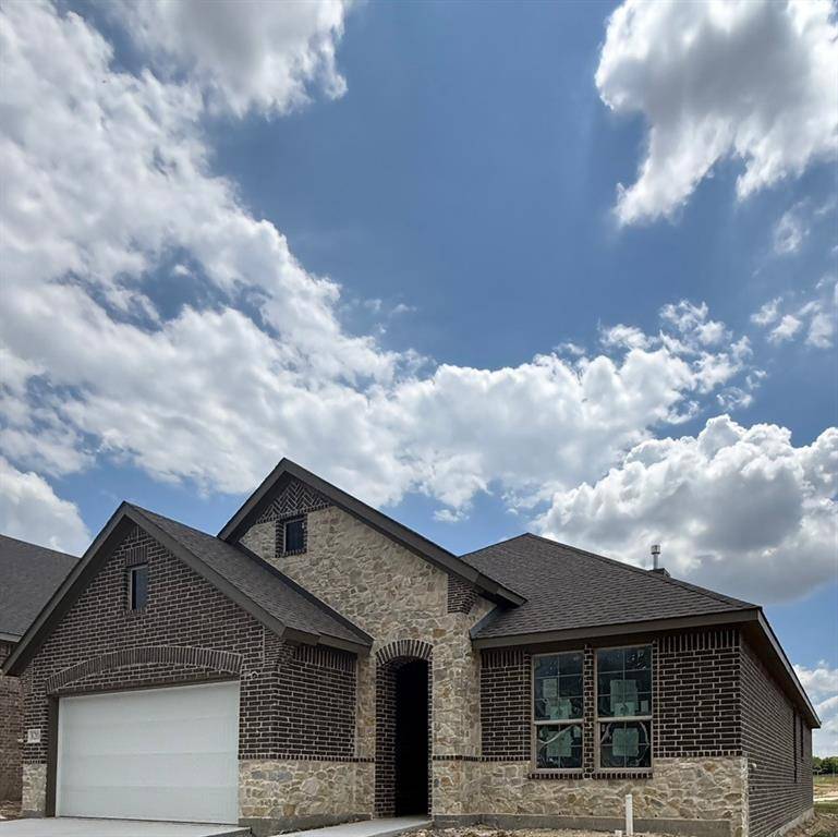 820 Elmstead Drive, Fort Worth, TX 76108