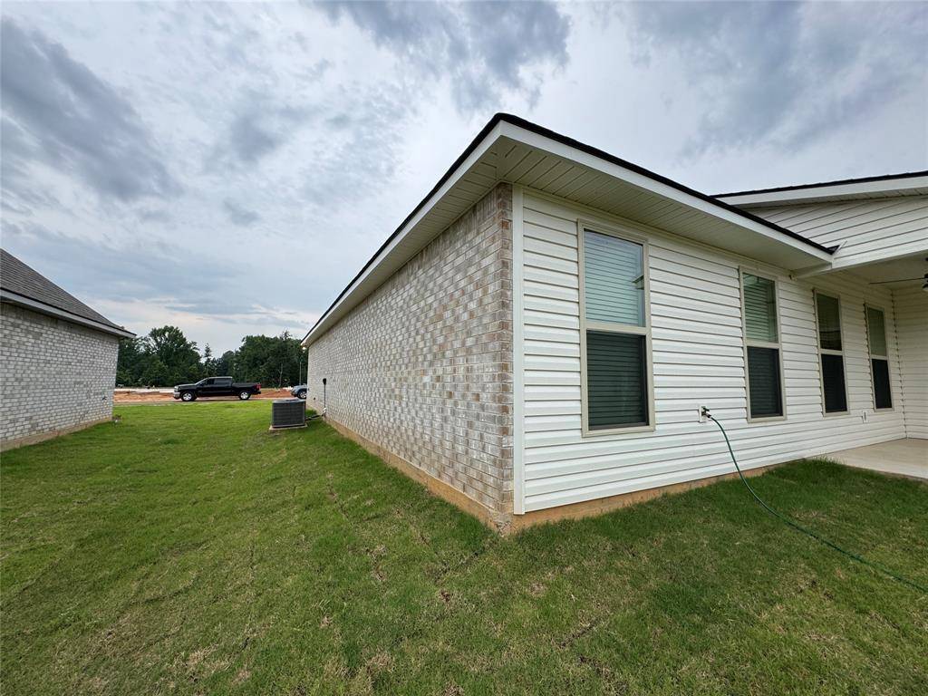 607 Cabernet, Haughton, LA 71037