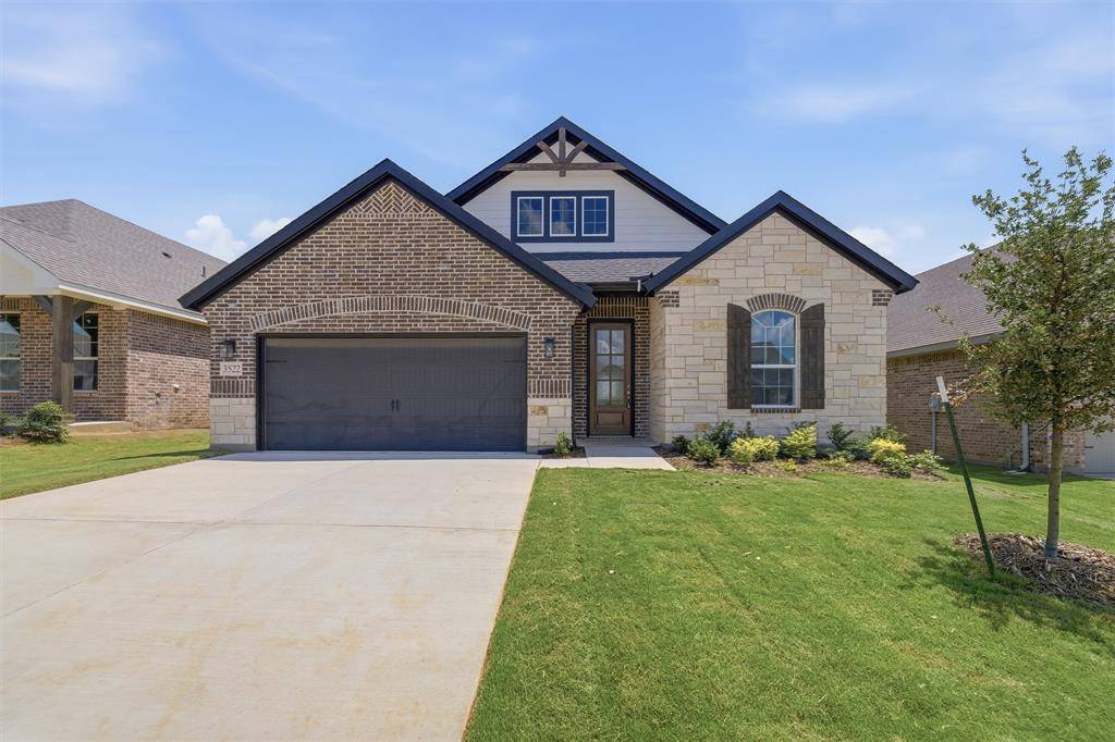 3522 Helena Street, Gainesville, TX 76240