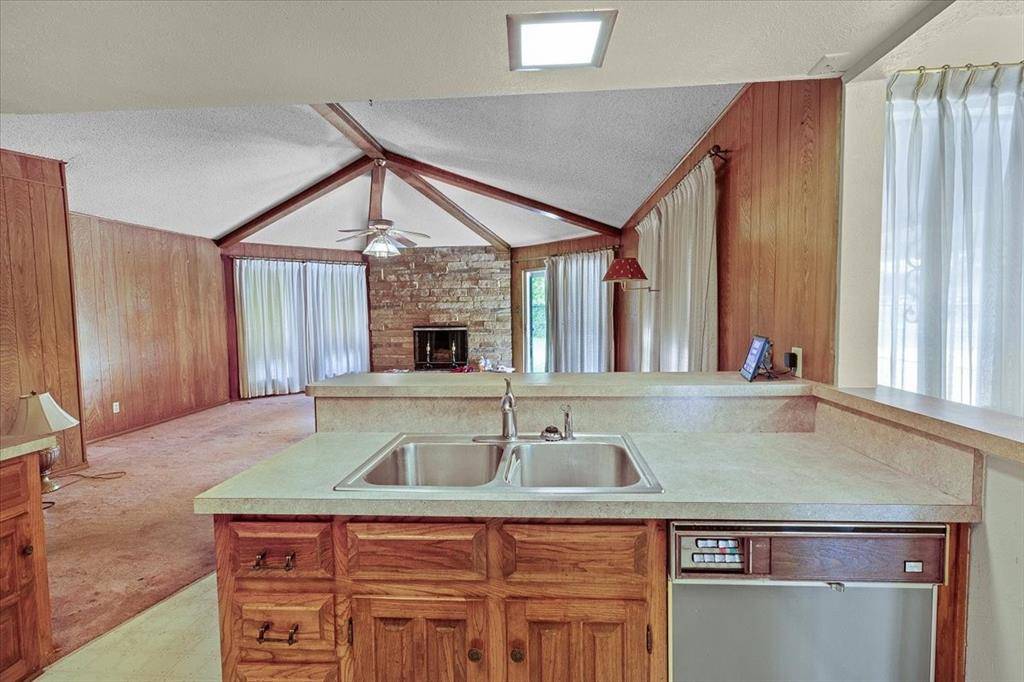 1811 Reynoldston Lane, Dallas, TX 75232