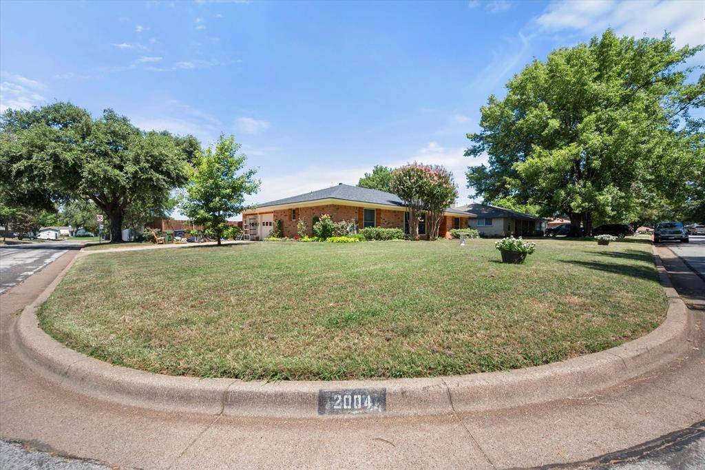 2004 Ford Street, Arlington, TX 76013