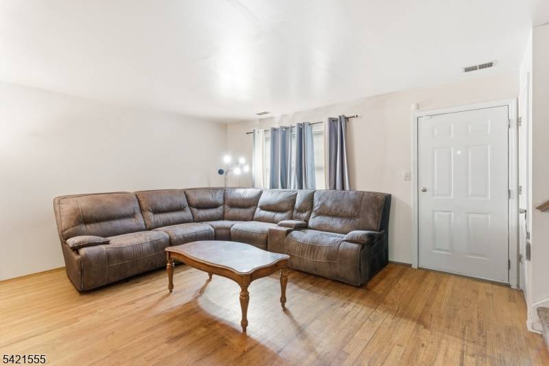 94 19Th Ave, Newark City, NJ 07103