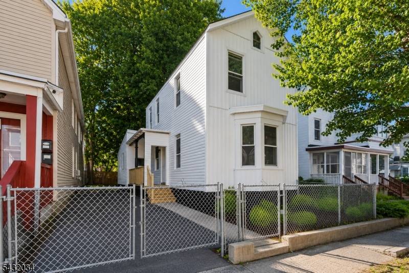 127 Steuben St, East Orange City, NJ 07018