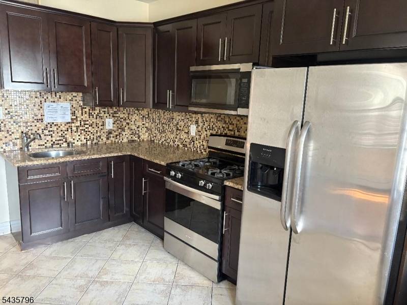 94 Elm Rd, Newark City, NJ 07105