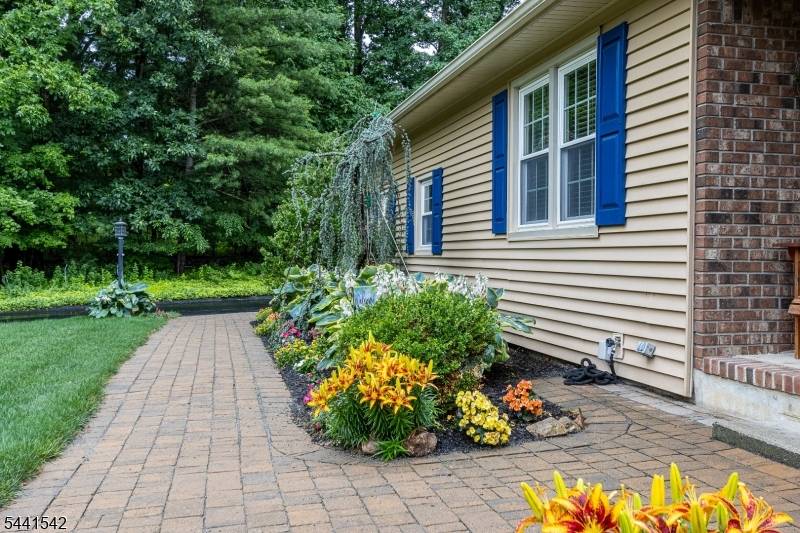 18 Shearman Rd, Roxbury Twp., NJ 07876