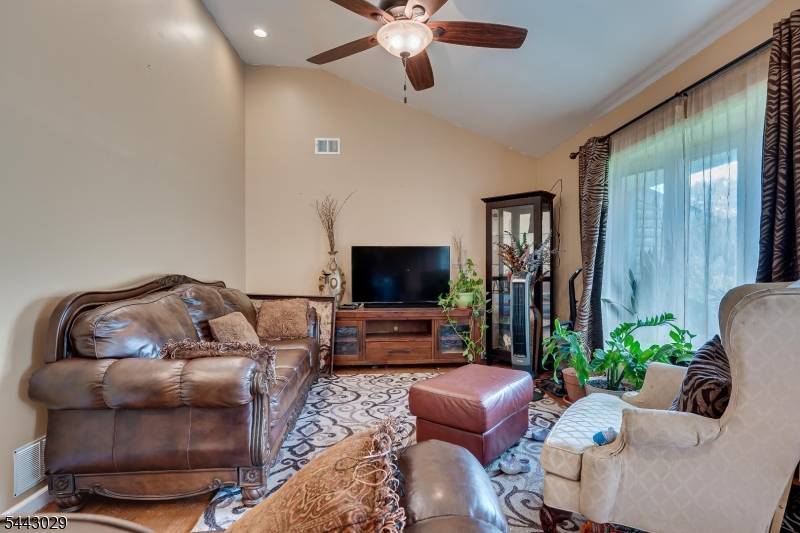 228 Henry Ct, North Plainfield Boro, NJ 07060