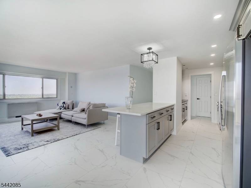 377 S Harrison St #17FF, East Orange City, NJ 07018