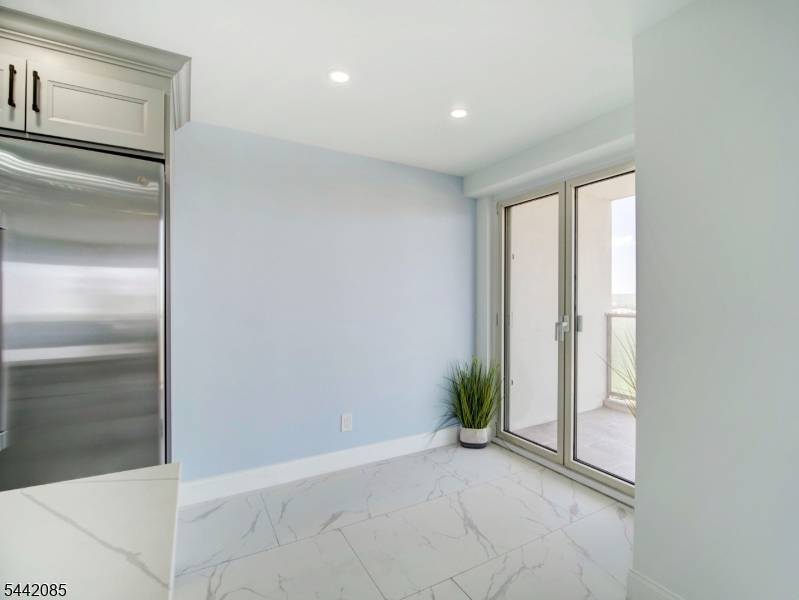 377 S Harrison St #17FF, East Orange City, NJ 07018