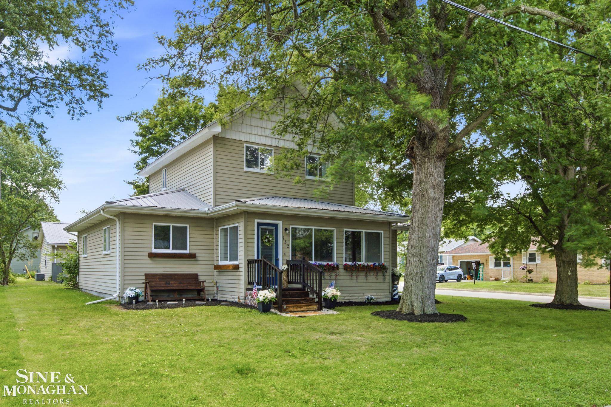 732 N 9th St ST, St Clair, MI 48079