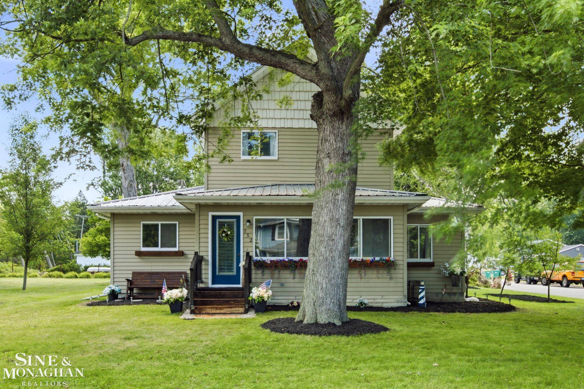 732 N 9th St ST, St Clair, MI 48079